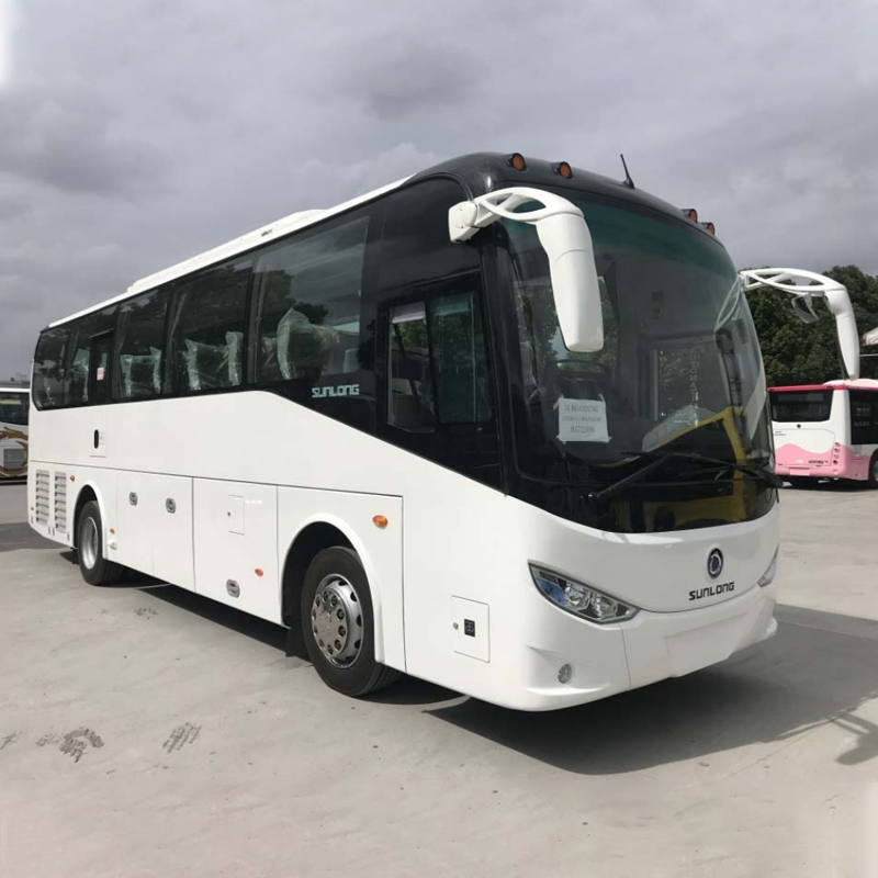 Autobús de pasajeros con volante a la derecha de 32 asientos, año 2017, a la venta
